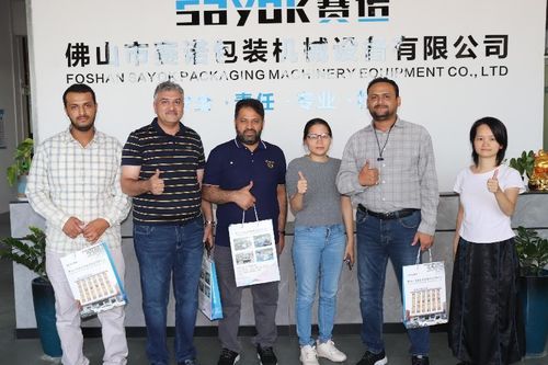 laatste bedrijfsnieuws over Welkom Jemen klanten om te bezoeken voor natte doekjes machine