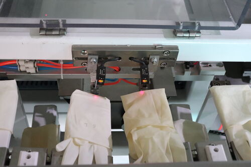 laatste bedrijfsnieuws over Nieuwsartikel: Stijgende binnenlandse productiebehoeften zorgen voor sterke Russische vraag naar binnen- en buitenverpakkingsmachines voor chirurgische handschoenen