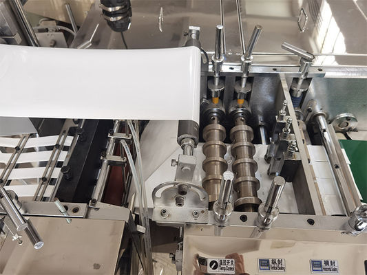 220v Viergrote verzegelmachine Cotton Alcohol Pad Making Packing Machine