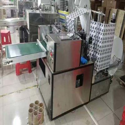 Mechanisch aangedreven verpakkingsmachine voor vierzijdige afdichting 220V 5KW 6 lijnen Productie van alcoholswabs